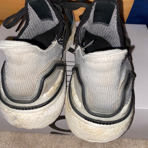 Ultra boost 19 , core black and shock cyan - Picture 2 of 3